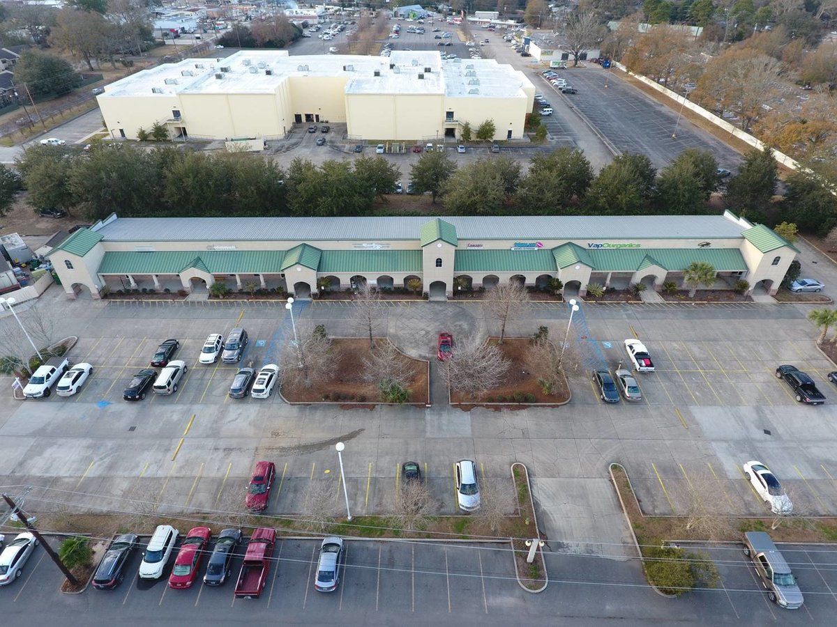 Greenbriar Shopping Center: 233 Doucet Road, Lafayette, LA 70503